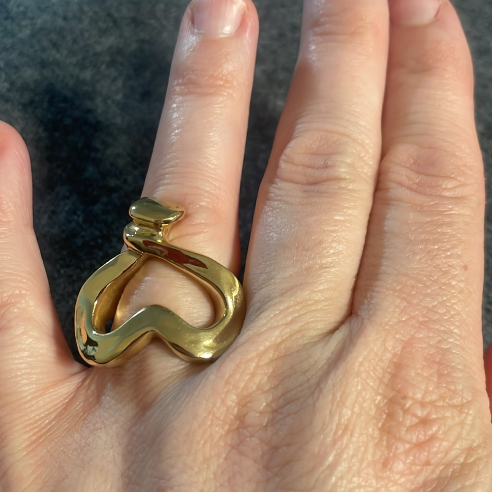 Uno de 50 Nailed Heart Shaped Gold ring - Picture 3 of 8